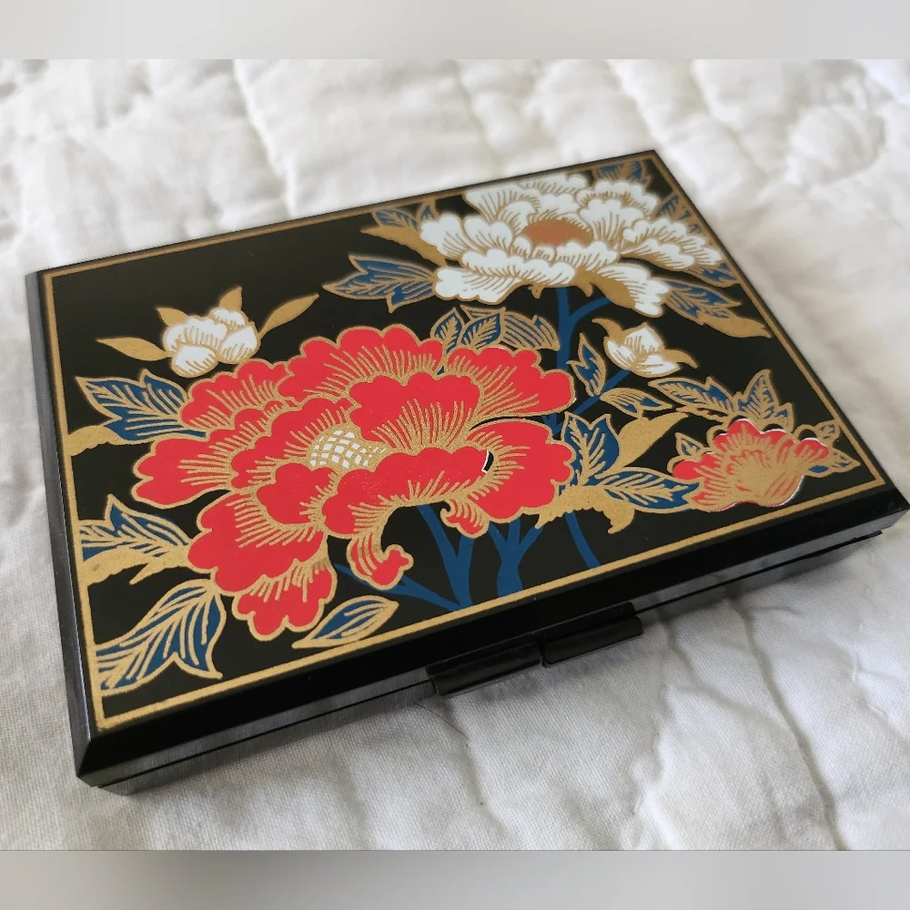 VTG Tissue Case with Makeup Mirror - Picture 8 of 8